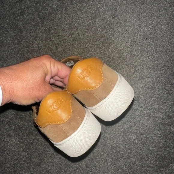 Ugg Women’s Slip On - Picture 3 of 4